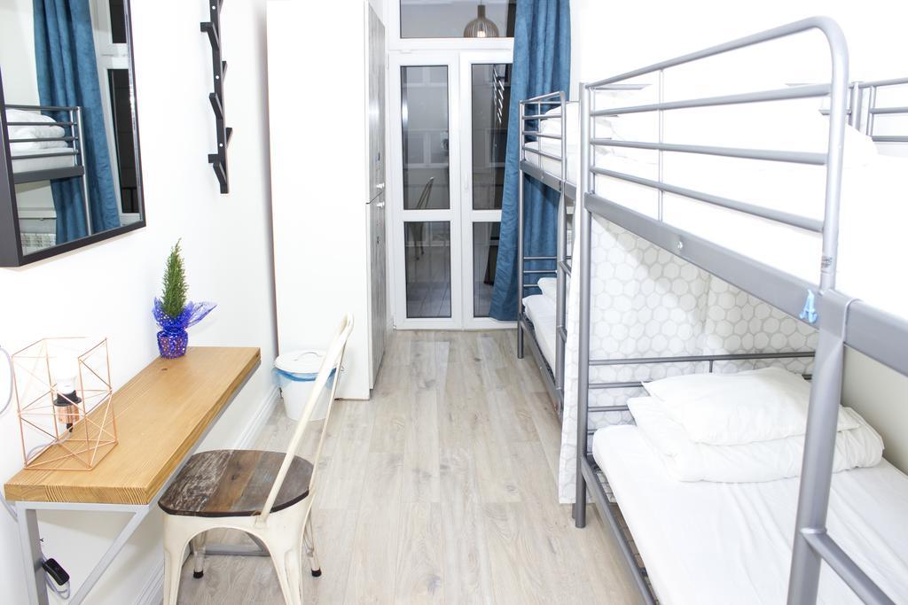 Vierbettzimmer mit Bad